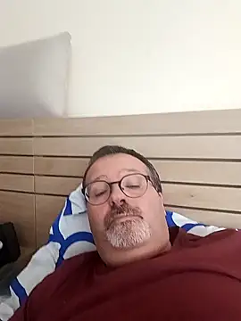 Snapshot of mike9473 chatting on September 14, 1:35 pm mike9473 online show from September 14, 1:35 pm