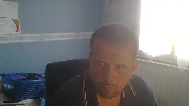 Snapshot of manubm03 chatting on September 18, 7:54 am manubm03 online show from September 18, 7:54 am