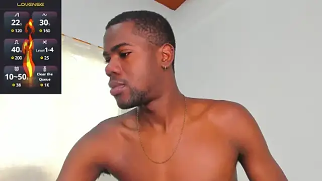 Snapshot of santi_brown chatting on February 22, 7:21 pm santi brown online show from February 22, 7:21 pm