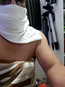 MODELO1524 online show from April 27, 6:32 am