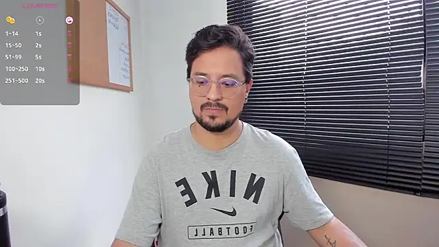 Snapshot of DaviidEvans_ chatting on December 2, 2:17 pm DaviidEvans online show from December 2, 2:17 pm