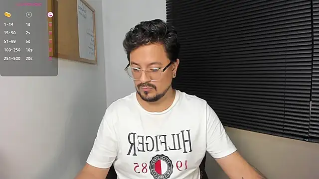 Snapshot of DaviidEvans_ chatting on December 11, 1:28 am DaviidEvans online show from December 11, 1:28 am