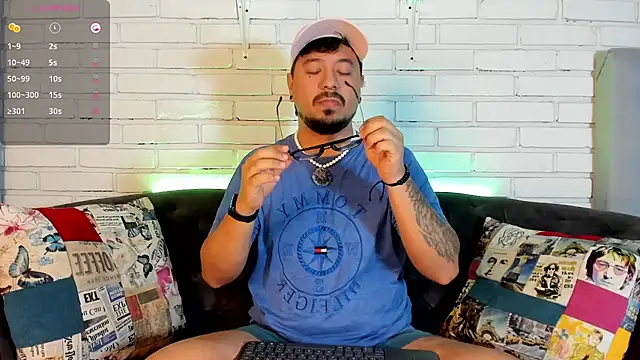 DaviidEvans  online show from November 30, 12:40 pm