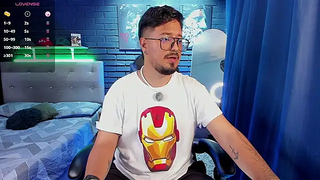 DaviidEvans  online show from July 4, 12:35 am