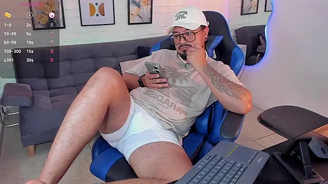Snapshot of DaviidEvans_ chatting on September 14, 5:04 pm DaviidEvans online show from September 14, 5:04 pm