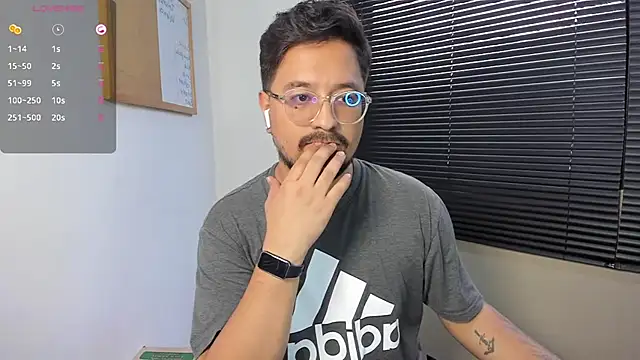 Snapshot of DaviidEvans_ chatting on December 17, 10:22 pm DaviidEvans online show from December 17, 10:22 pm