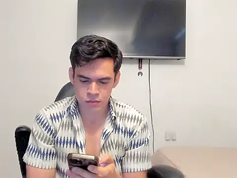 Snapshot of Lucian_Gomez_ chatting on October 17, 8:46 pm Lucian Gomez online show from October 17, 8:46 pm
