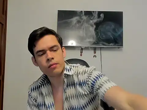 Snapshot of Lucian_Gomez_ chatting on October 16, 7:11 pm Lucian Gomez online show from October 16, 7:11 pm