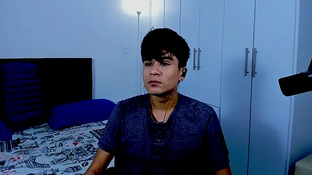 Snapshot of Eiden_allenx chatting on December 20, 12:05 pm Eiden allenx online show from December 20, 12:05 pm