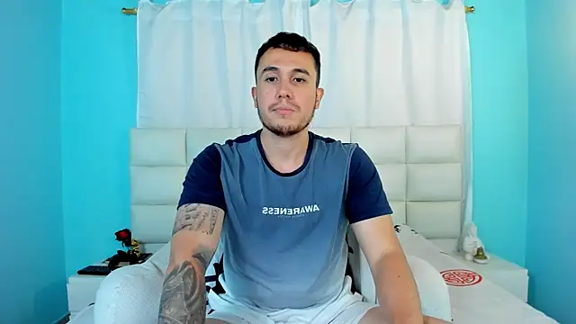 Snapshot of juan__jimenez chatting on September 17, 9:05 pm juan jimenez online show from September 17, 9:05 pm