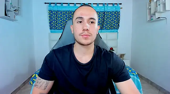 Snapshot of juan__jimenez chatting on February 15, 11:38 pm juan jimenez online show from February 15, 11:38 pm