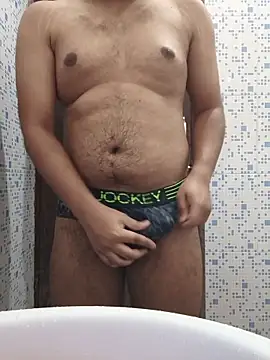 thebrownboi01 online show from June 7, 3:24 am