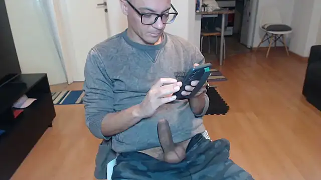 guachin hunk online show from June 25, 5:12 am