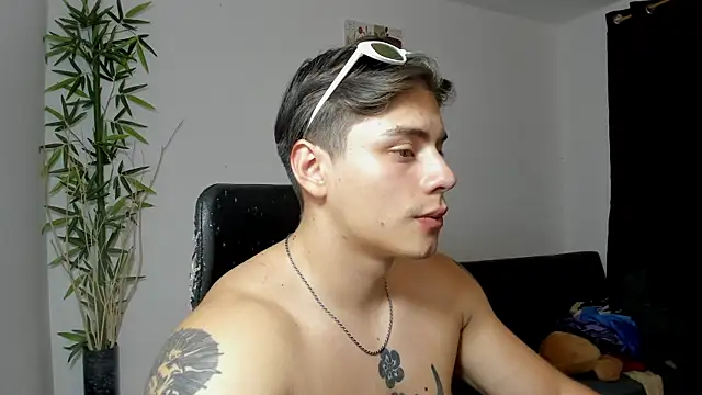 Snapshot of Giordano_Russo chatting on March 5, 4:13 pm Giordano Russo online show from March 5, 4:13 pm