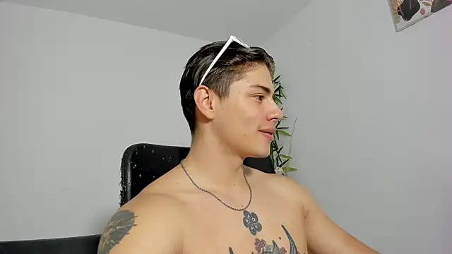 Snapshot of Giordano_Russo chatting on March 16, 10:09 pm Giordano Russo online show from March 16, 10:09 pm