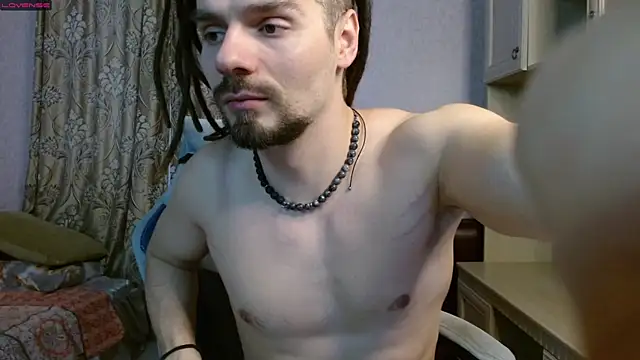 Snapshot of Aestheticguy101 chatting on January 6, 11:07 am Aestheticguy101 online show from January 6, 11:07 am