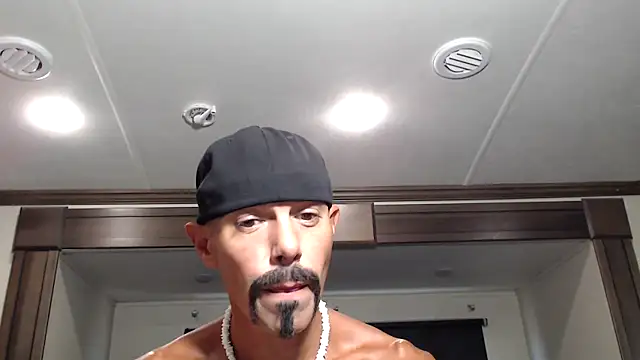 Snapshot of ThickD2C chatting on October 6, 6:12 pm ThickD2C online show from October 6, 6:12 pm