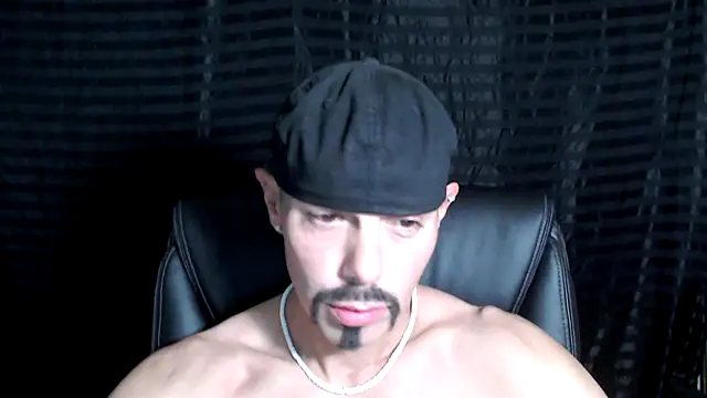 Snapshot of ThickD2C chatting on January 30, 8:42 pm ThickD2C online show from January 30, 8:42 pm