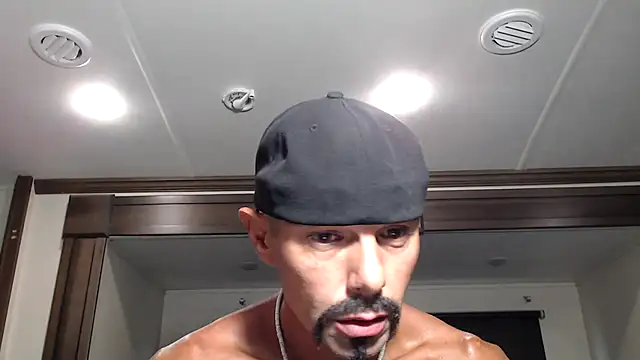Snapshot of ThickD2C chatting on October 9, 8:14 pm ThickD2C online show from October 9, 8:14 pm