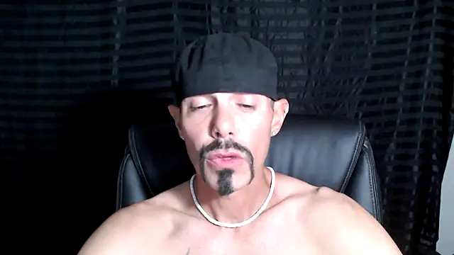 Snapshot of ThickD2C chatting on February 13, 5:33 pm ThickD2C online show from February 13, 5:33 pm