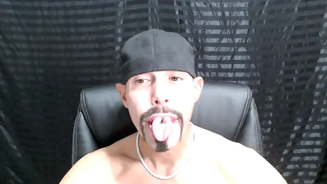 Snapshot of ThickD2C chatting on December 26, 11:13 pm ThickD2C online show from December 26, 11:13 pm