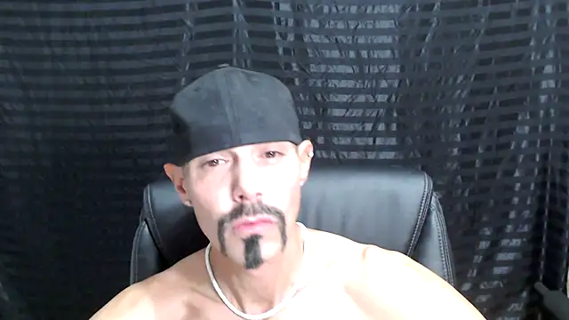 Snapshot of ThickD2C chatting on January 2, 6:12 pm ThickD2C online show from January 2, 6:12 pm
