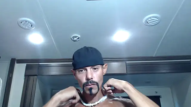 Snapshot of ThickD2C chatting on October 2, 6:01 pm ThickD2C online show from October 2, 6:01 pm