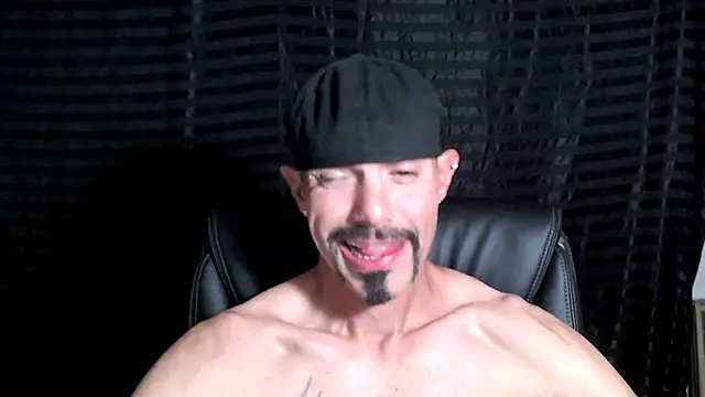 Snapshot of ThickD2C chatting on February 9, 6:37 pm ThickD2C online show from February 9, 6:37 pm