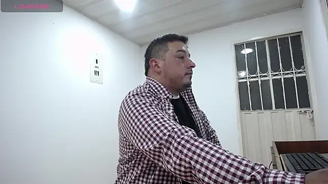 antonycruz online show from April 25, 1:08 am