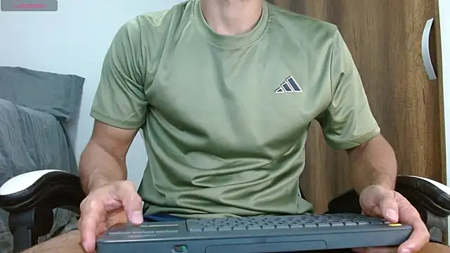 Snapshot of Noah_jhonsonn chatting on December 10, 11:10 pm Noah jhonsonn online show from December 10, 11:10 pm