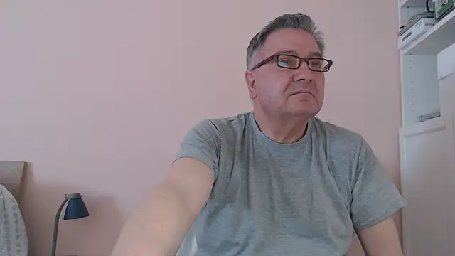 Snapshot of YOU6me chatting on February 22, 10:40 am YOU6me online show from February 22, 10:40 am