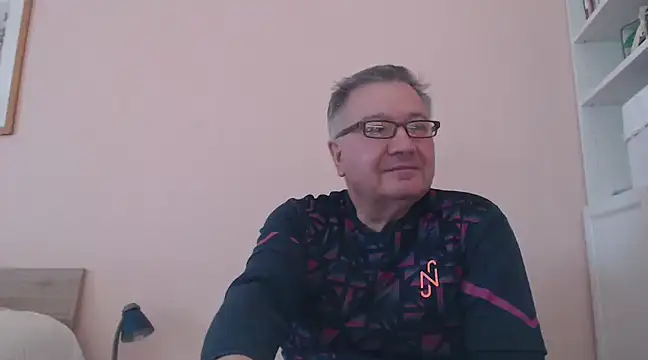 Snapshot of YOU6me chatting on December 11, 1:44 pm YOU6me online show from December 11, 1:44 pm