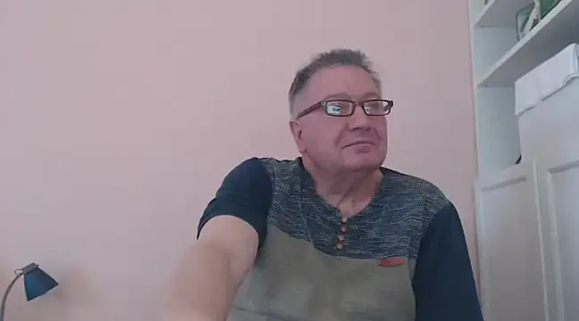 Snapshot of YOU6me chatting on December 2, 9:55 am YOU6me online show from December 2, 9:55 am