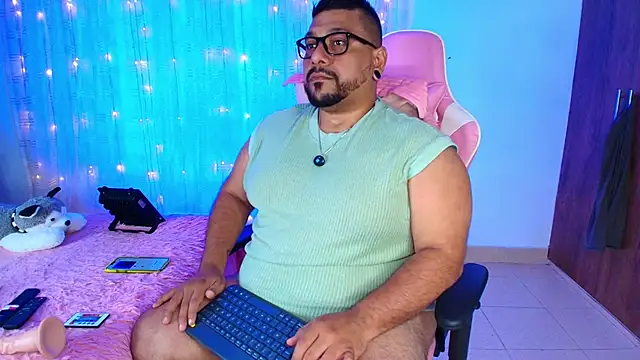 Snapshot of jacoob_woods chatting on March 7, 11:58 pm jacoob woods online show from March 7, 11:58 pm