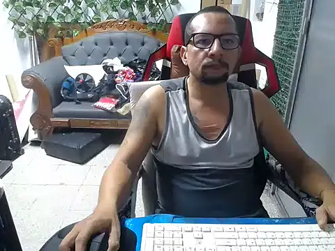 Snapshot of alexam_gal@xh chatting on December 9, 9:44 pm alexam galxh online show from December 9, 9:44 pm