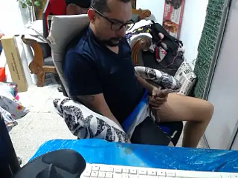 Snapshot of alexam_gal@xh chatting on January 18, 6:32 pm alexam galxh online show from January 18, 6:32 pm