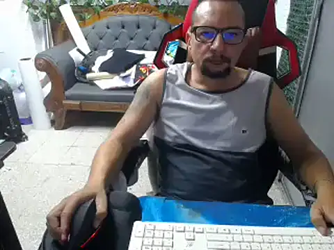 Snapshot of alexam_gal@xh chatting on December 19, 10:21 pm alexam galxh online show from December 19, 10:21 pm