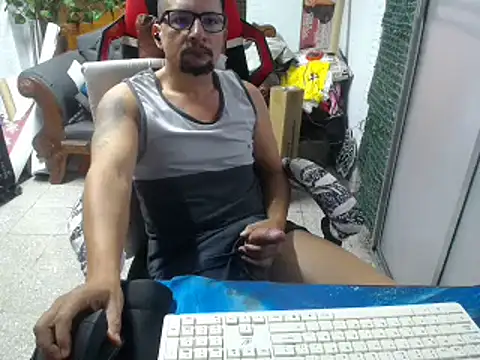Snapshot of alexam_gal@xh chatting on December 17, 4:53 pm alexam galxh online show from December 17, 4:53 pm