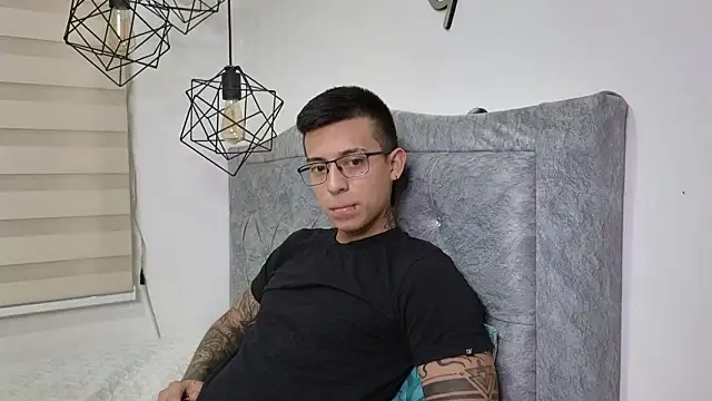 SIXXTOLOVE18 online show from March 17, 8:00 pm