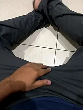 luciferdxm5 online show from November 10, 6:18 am