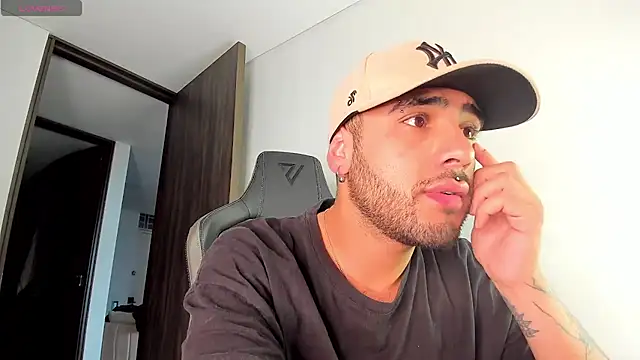 Snapshot of imferrer chatting on December 4, 9:57 pm imferrer online show from December 4, 9:57 pm