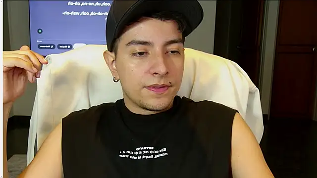 Snapshot of Jhoan_saenz chatting on October 10, 4:39 am Jhoan saenz online show from October 10, 4:39 am