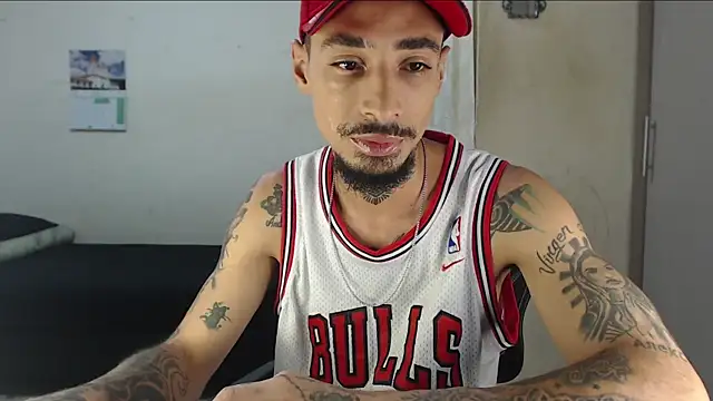 emiliano hottt online show from April 27, 1:51 pm