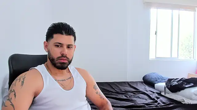 Justyn Torres online show from December 2, 2:09 pm