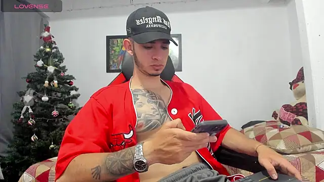 Snapshot of freestyle_blake1 chatting on December 17, 6:42 pm freestyle blake1 online show from December 17, 6:42 pm