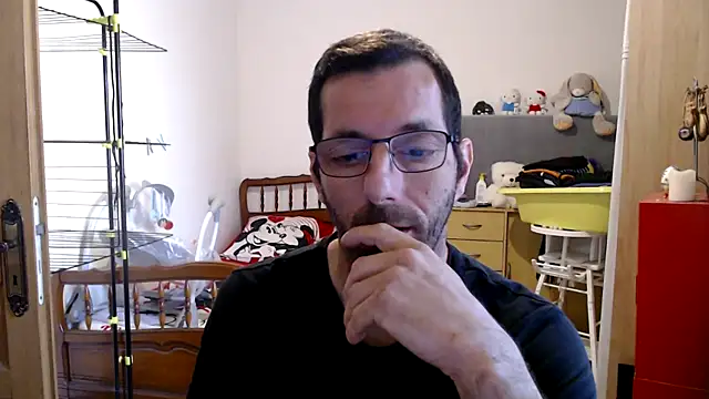 Snapshot of steph19x5 chatting on February 16, 8:32 am steph19x5 online show from February 16, 8:32 am