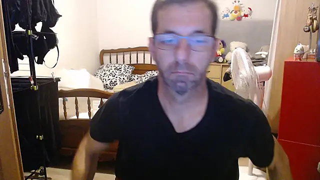 Snapshot of steph19x5 chatting on October 12, 6:18 am steph19x5 online show from October 12, 6:18 am