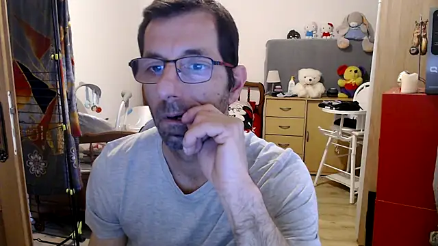 Snapshot of steph19x5 chatting on February 22, 4:48 pm steph19x5 online show from February 22, 4:48 pm