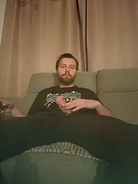 Snapshot of HouseOfCums chatting on October 20, 12:25 am HouseOfCums online show from October 20, 12:25 am