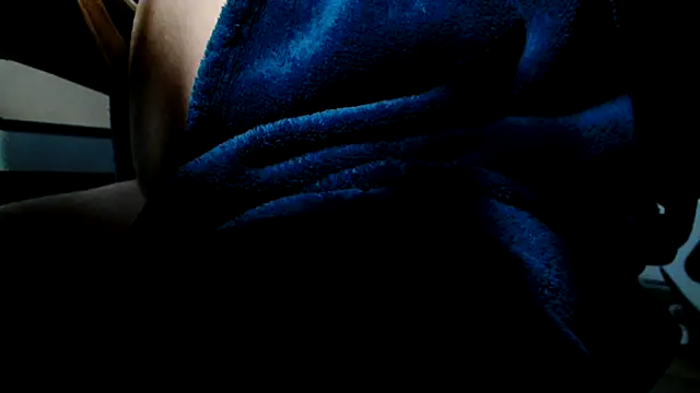 Snapshot of suedel65 chatting on October 5, 3:54 am suedel65 online show from October 5, 3:54 am